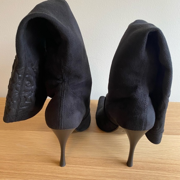 Gorgeous black suede Donald J Pliner pull on boots - Picture 4 of 11